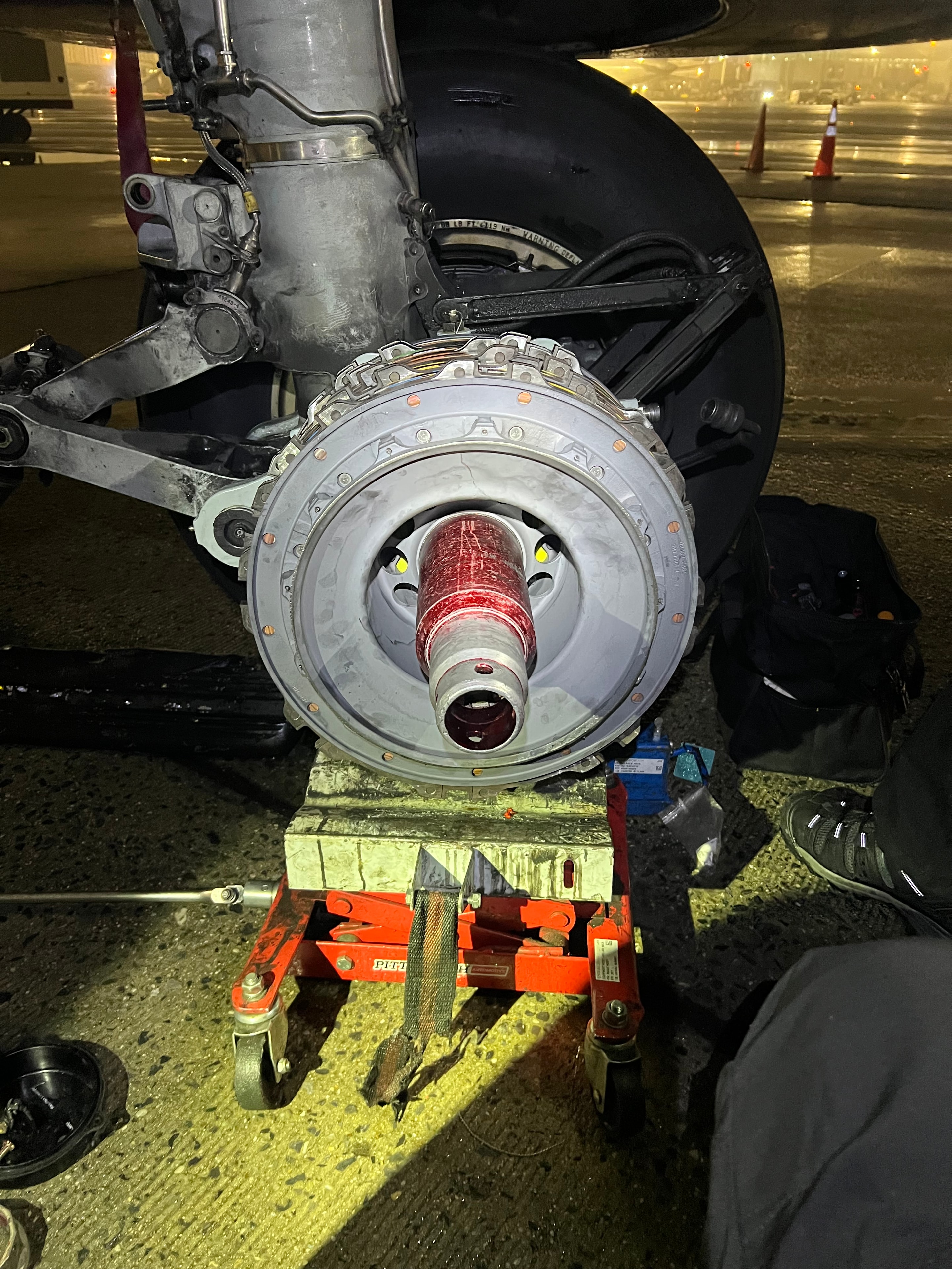Landing gear brake assembly